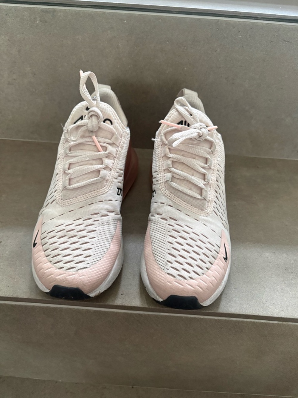 Nike Women’s Air Max 270 Soft Pink Sneakers Size 6.5 US - Picture 3 of 8